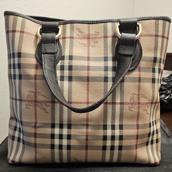 Burberry handbag medium size - Picture 1 of 9